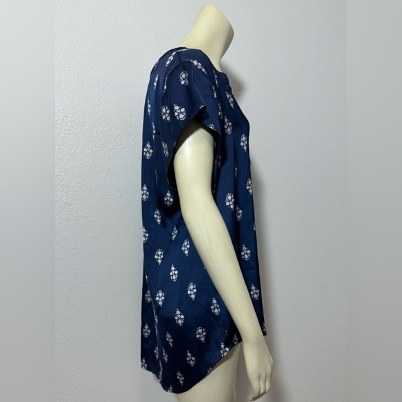 NWOT Liz Claiborne Satin Floral Tunic Blouse in Navy - Picture 2 of 12